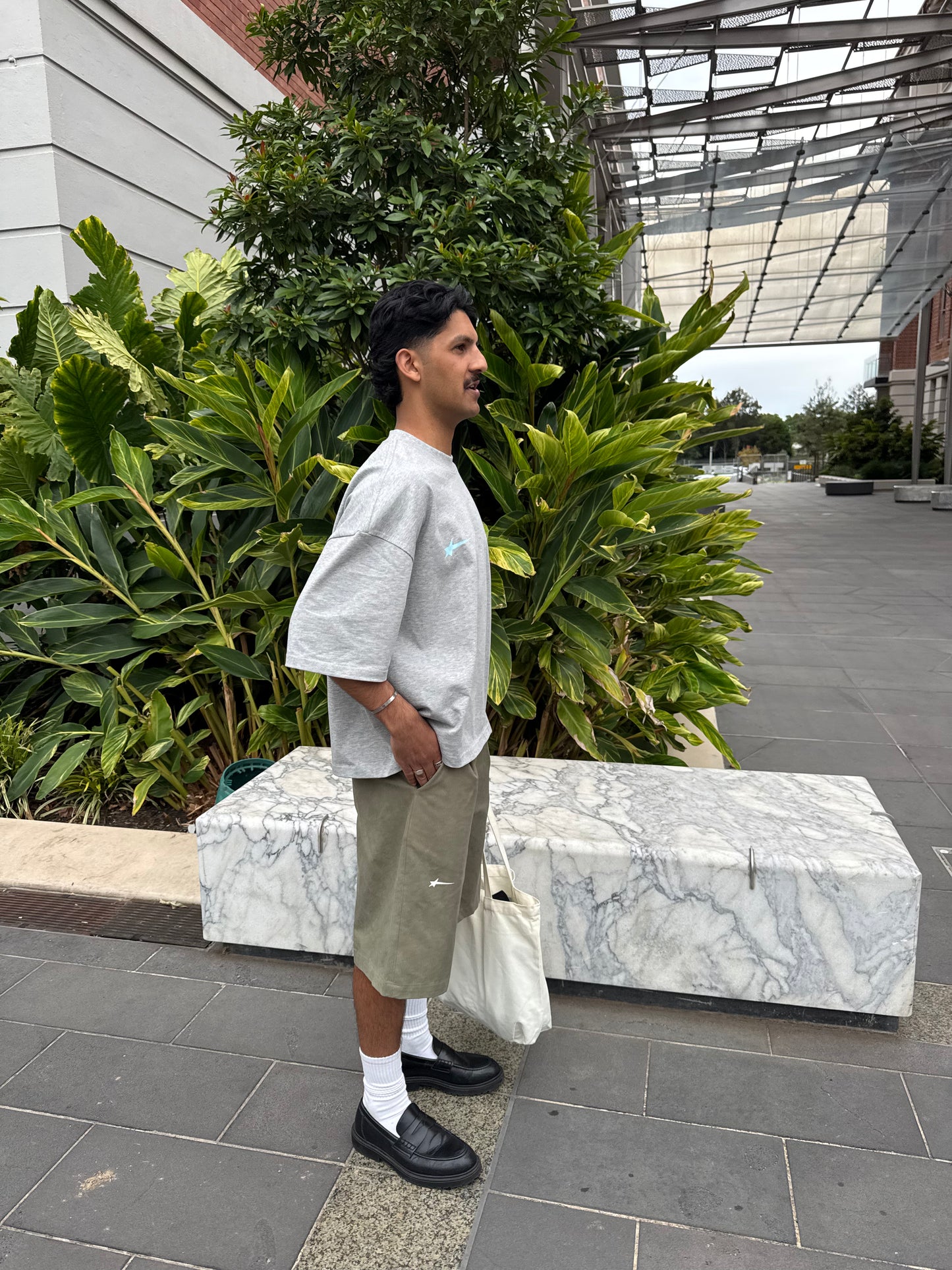 STAPLE TEE – GREY MARLE