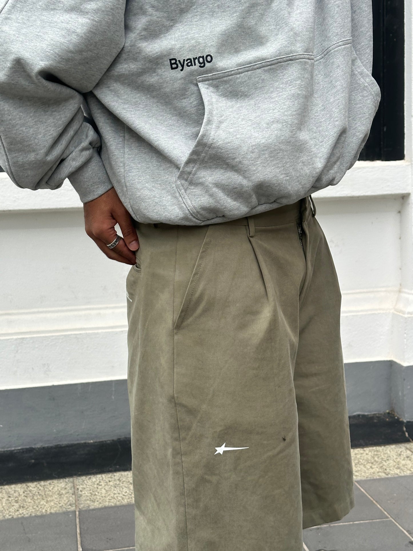 Staple Pleated Short - Olive