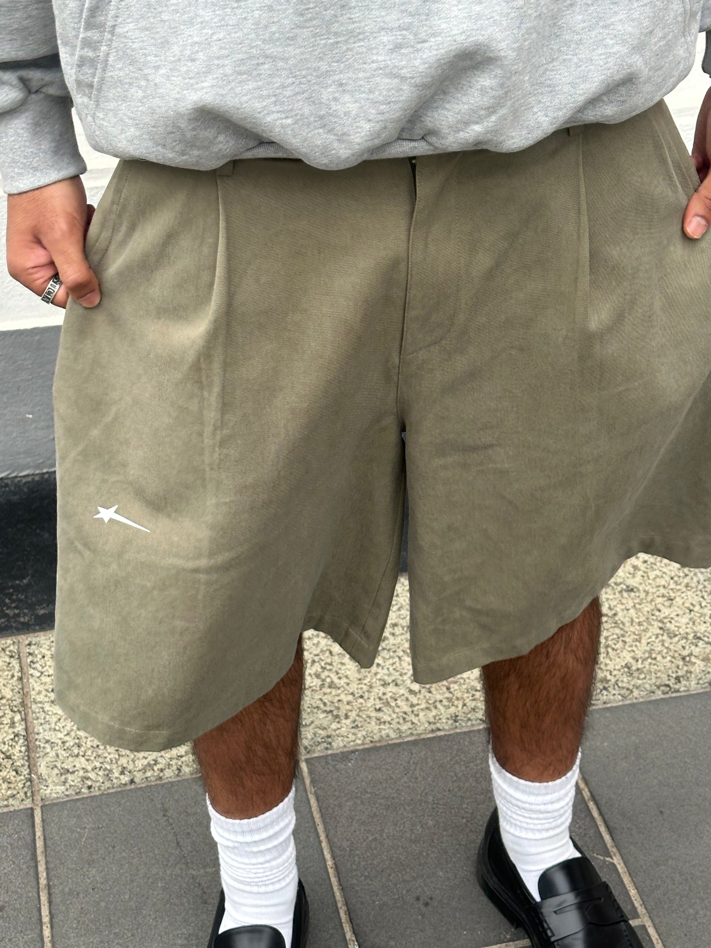 Staple Pleated Short - Olive