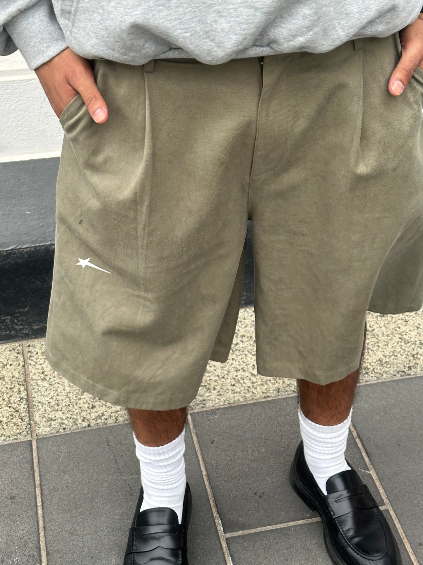 Staple Pleated Short - Olive
